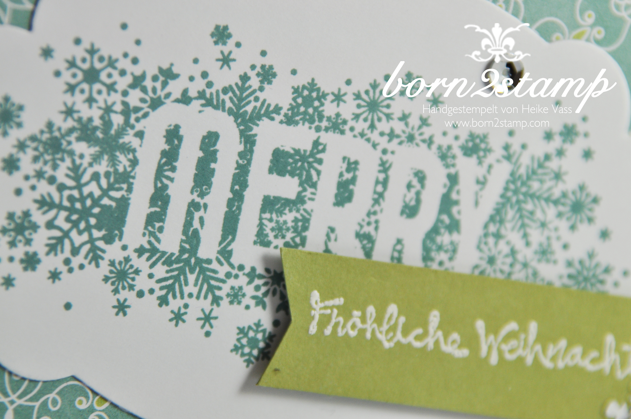 STAMPIN‘ UP! Weihnachtskarte DSP Stille Nacht Accessoires Eisglitzer Gesammelte Grüße Seasonall Scattered Framelits Nostalgische Etiketten